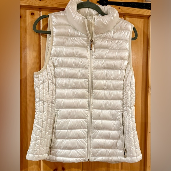 Tommy Hilfiger Jackets & Blazers - Tommy Hilfiger Ladies Medium Lightweight Ivory Pearl Puffer Vest